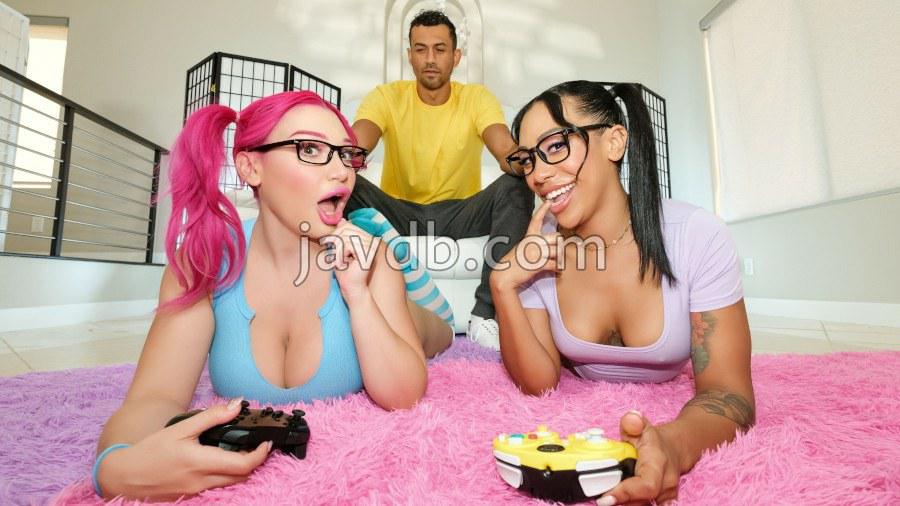 CrazyCollegeGFs.24.12.09 Real Gamers Only Pause For Dick AlexJones Lily Lou Mikey Star