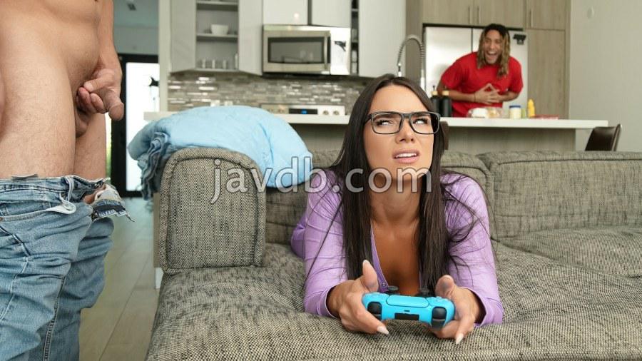 CrazyCollegeGFs.24.10.17 Anal Play for Gamer Bae Derek Savage Ivy Ireland JohnnyWake
