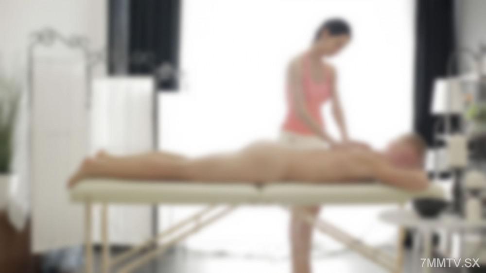 [Uncensored]fc2-ppv 4980662 [Uncensored] Elegant black-haired slender busty mature woman, while massaging men at a men's massage parlor, gets excited by young genitals and can't help but start providing erotic busty massage services behind the scenes (・∀・)ﾆﾔﾆﾔ Commen