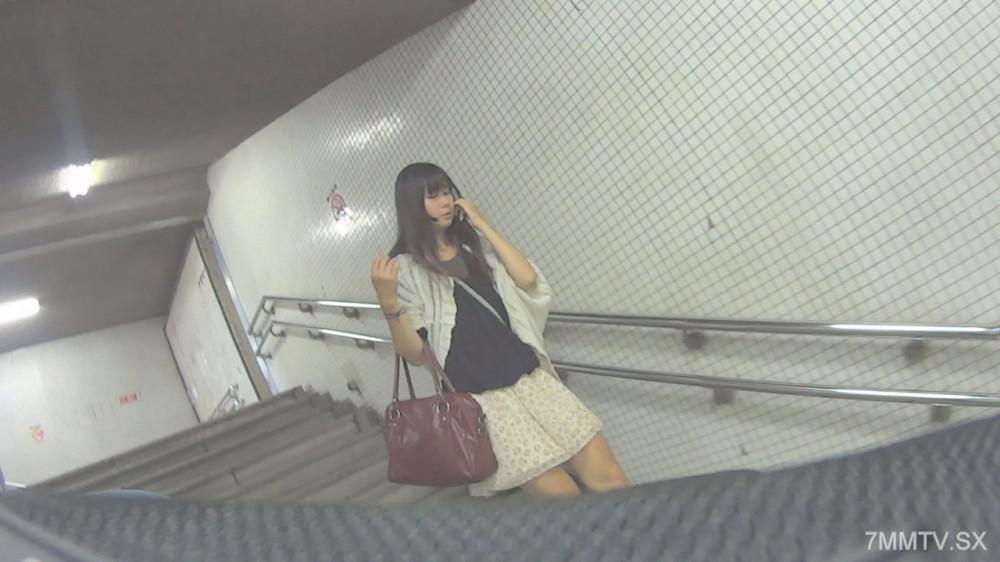 [無修正]fc2-ppv 4969573 ［個撮・プラベ］ ［素顔セフレ］ 街中でパンティ逆さ撮りした後にホテルで生ハメ！ひと回り上のチンポで大満足！！ | FC2電子市場